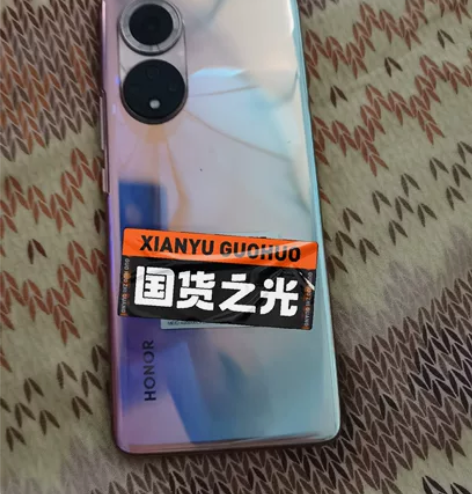 荣耀50    8+128很新，屏幕没划痕...