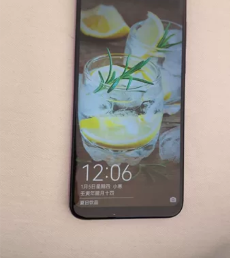 荣耀play，6+128g内存，搭载麒麟9...