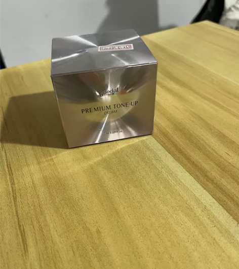 晶彩焕亮面霜 内部商品编码：8809644...