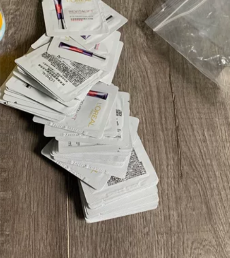 欧莱雅紫熨斗眼霜1.5毫升小样,专柜非卖品...