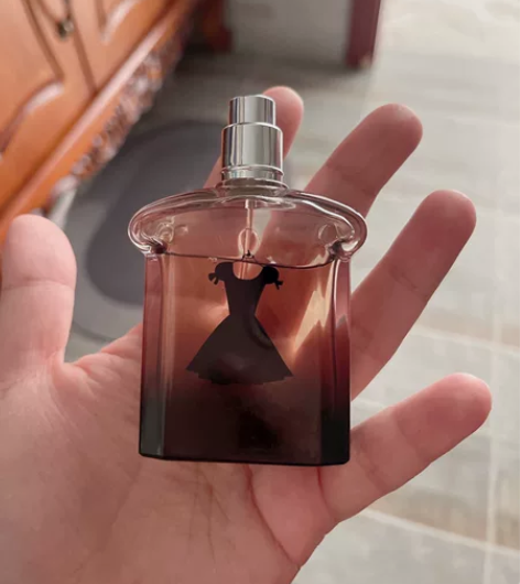 正品娇兰小黑裙香水  浓香型 用了5.6次...