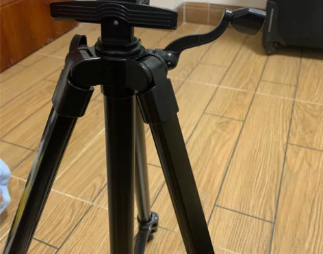 出自用美术生画架可以调节可折叠 感兴趣的话...