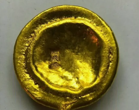 农村收来的，看着非常像金饼金锭，鉴定了不是...