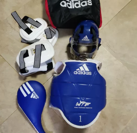 跆拳道护具 感兴趣的话点“我想要”和我私聊...