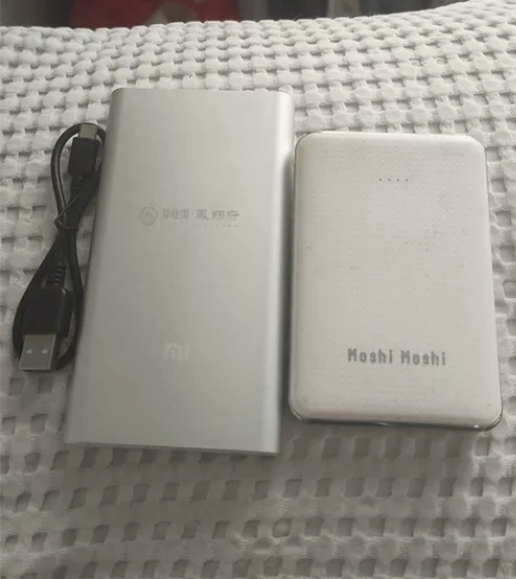 小米充电宝10000mah，moshi充电...