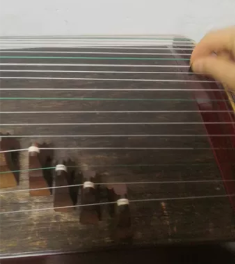 润扬古筝，孩子说要学古筝，买来练了1星期就...