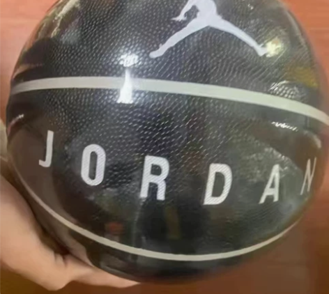 特价出售个人耐克成人7号篮球 朋友送的，现...