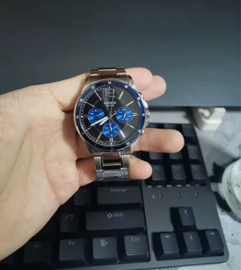 卡西欧手表，去年买的，近四百，现在D物32...