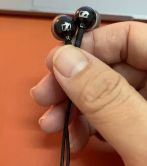 闲置森海塞尔耳机贱卖，送收纳盒 感兴趣的话...