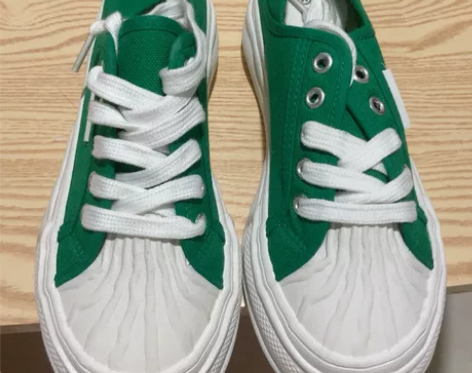 35号，全新帆布鞋 感兴趣的话点“我想要”...