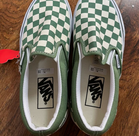 vans 绿色一脚蹬 35码 感兴趣的话点...