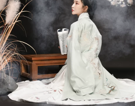 都城南庄汉服千秋岁上衣汉服交领绣花长袄琵琶...