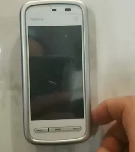 诺基亚5230，无维修，屏幕有膜，功能正常...