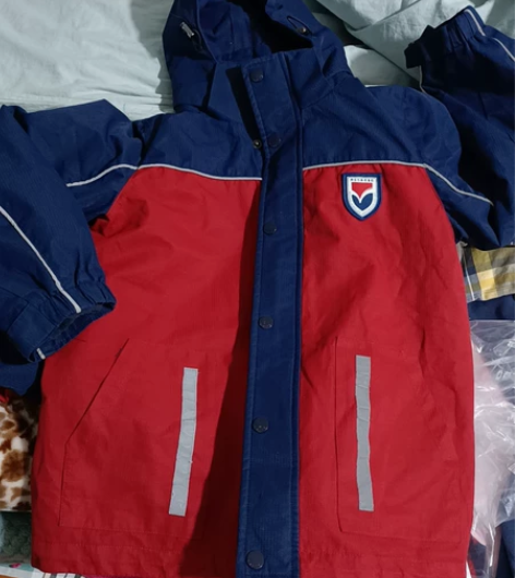 碧桂园校服140码 感兴趣的话点“我想要”...