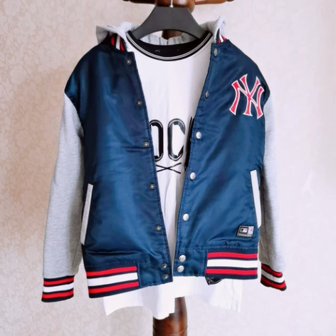 男童拼色加厚连帽棒球棉服，150码，看细节...