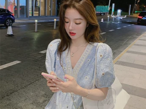 美美的夏夏 镂空刺绣泡泡袖连衣裙女初恋民族...