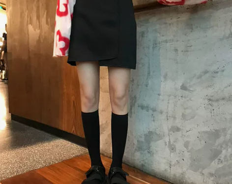 花田橱窗 黑色a字裙不规则港风气质裙子高腰...