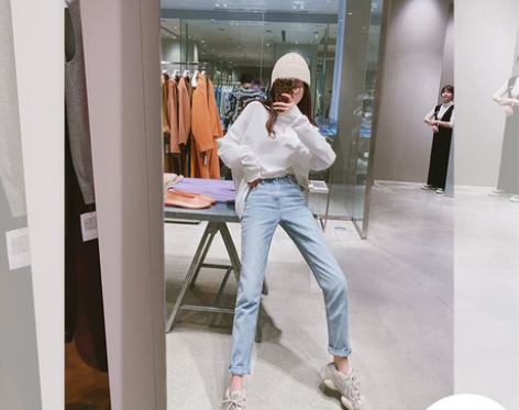 张大奕私服 直筒宽松牛仔裤女冬季新款高腰百...