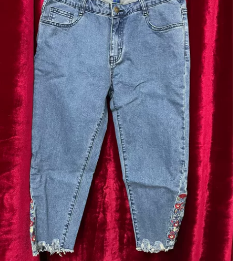 裂帛七分牛仔裤，有弹力。显腿瘦，非常新。1...