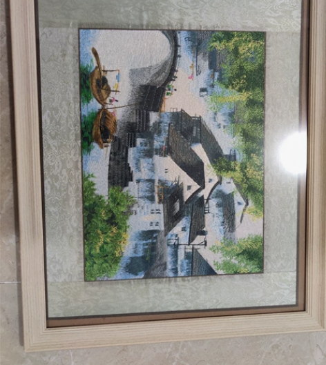 旅游时候买的，搬家麻烦，闲置了。绣品，带画...