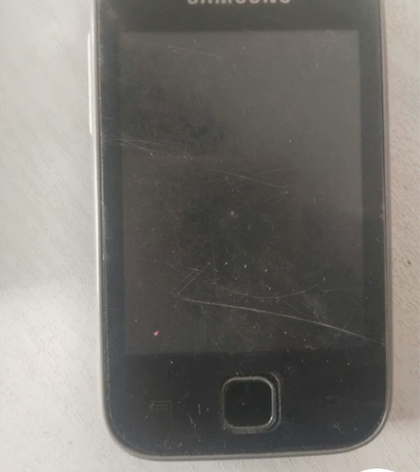 三星GT-S5360可以使用,只卖个屏的价...