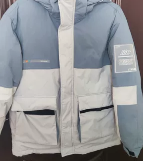 美特斯邦威羽绒服，实体店买的，含绒量80%...