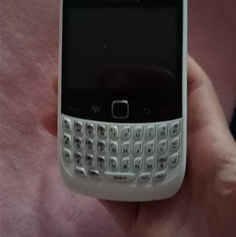 黑莓手机，买来给没没有用的，他没用几次就买...