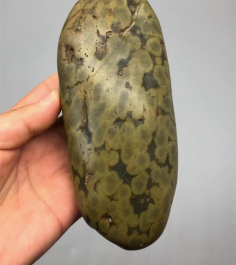 雨花石 镇纸石 水冲石 《萍聚》 绿色镇...