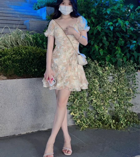 一字肩雪纺碎花连衣裙女夏性感收腰气质甜辣风...