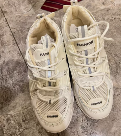 白色运动鞋气质 增高4厘米 感兴趣的话点“...