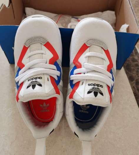 阿迪运动鞋,店里购买145码,因为是奶奶提...