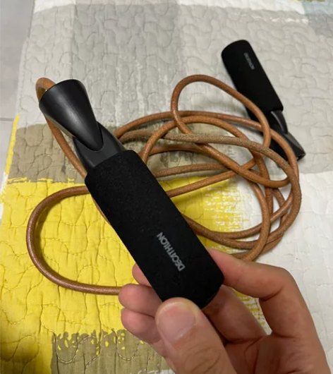迪卡侬牛皮跳绳，没用过，觉得有点重，跳起来...