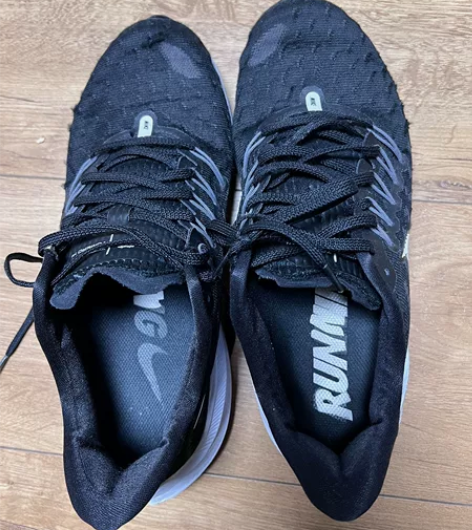 NIke  zoom 运动鞋43码～脚摔了...