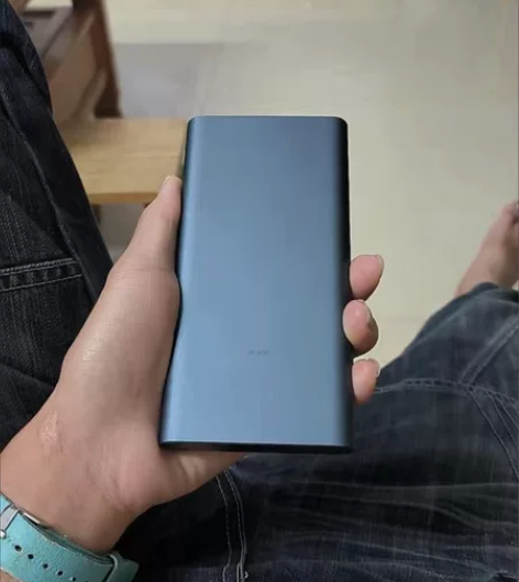 小米充电宝  之前在小米之家买的 成色还行...