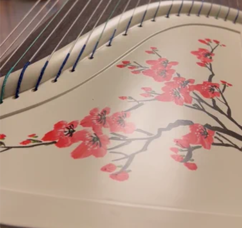 白色古筝,四海韵扬品牌。实物图和音色视频都...