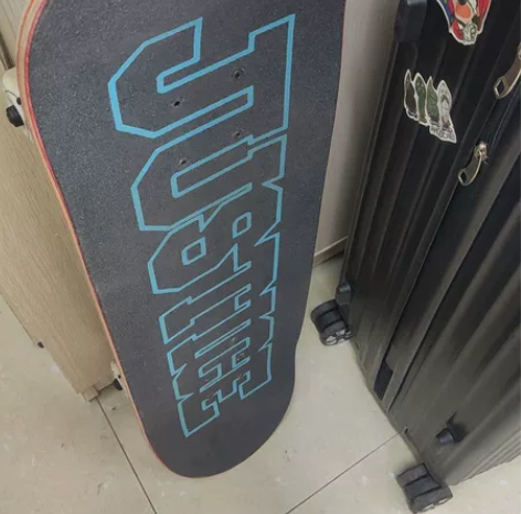 专业滑板 不玩了，出了，九成新，爱护的很好...