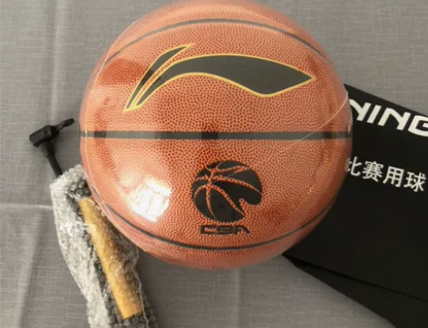 买给弟弟的李宁篮球，高三了学校不让带，全新...