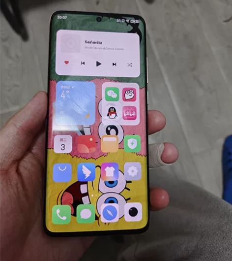 出一台魅族18手机，8+256，2k屏显示...