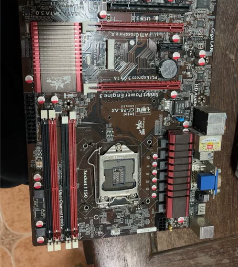 七彩虹战斧主板C B85 AK V20。无...