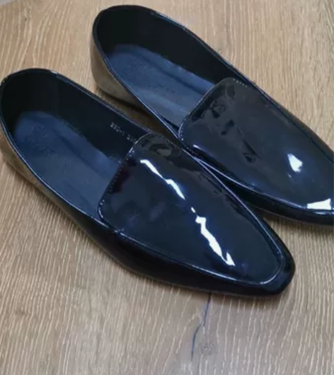 服装店关闭清货 37码漆皮单鞋 搭配服装用...