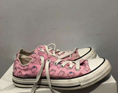 Hello Kitty  x  Conve...