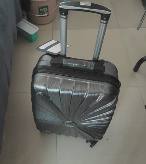 TITAN 20寸拉杆箱 全新 感兴趣的话...