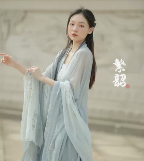 出物【千秋赋】复刻版 晋制刺绣汉服 没穿过...