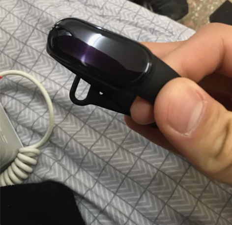 小米手环6nfc版，带充电头 感兴趣的话点...