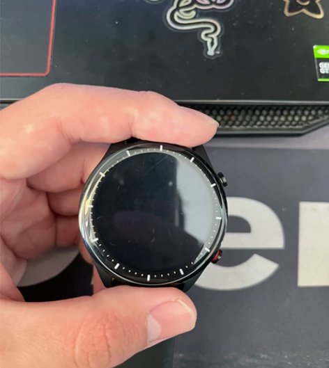 小米手表color运动版，表面有明显划痕，...