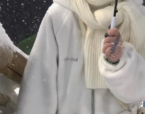 奶呼呼的鹿毛绒围脖新款冬季保暖可爱纯白色女...