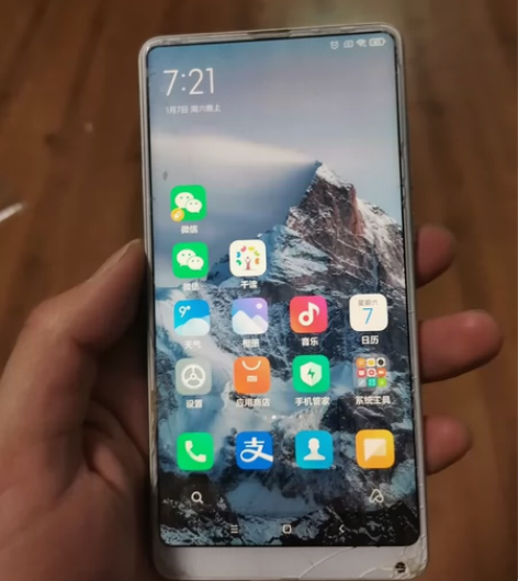 小米Mix2s，自用一手手机，屏幕破损有点...