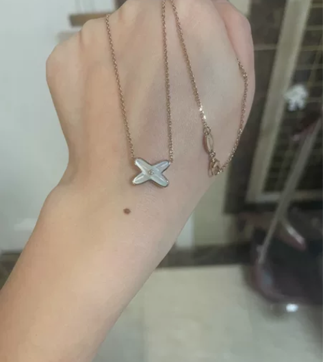 尚美白贝母交叉项链，18K金材质，AU75...