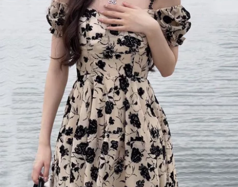 法式植绒碎花连衣裙 就拍照穿过一次 感兴趣...