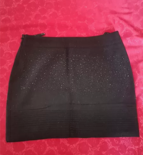 黑色包臀裙，含羊毛，160M码 感兴趣的话...
